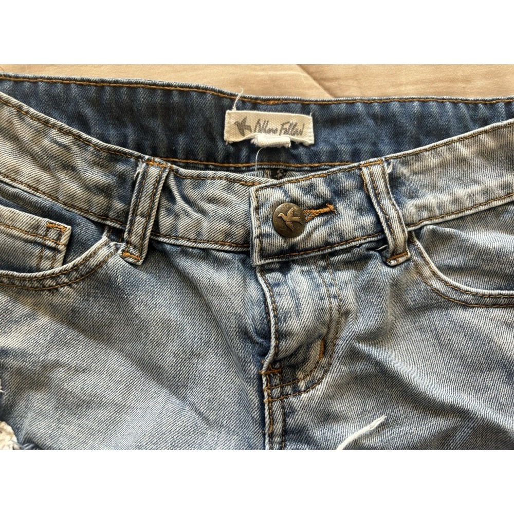 Others Follow Denim Cut Off Booty Floral Embroidered Crochet Shorts Size 25 - Picture 2 of 9
